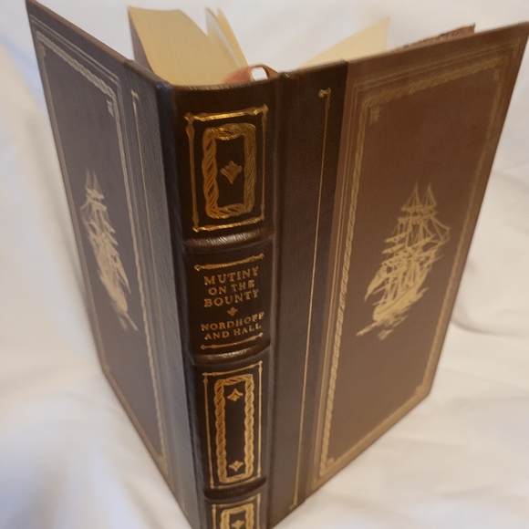 Mutiny On The Bounty, by Charles Nordhoff & James Norman Hall Book - Picture 7 of 8